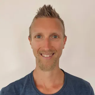 Porträt von Tobias Bader